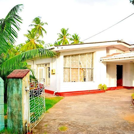 Aeroform Homestay Negombo Dış mekan fotoğraf